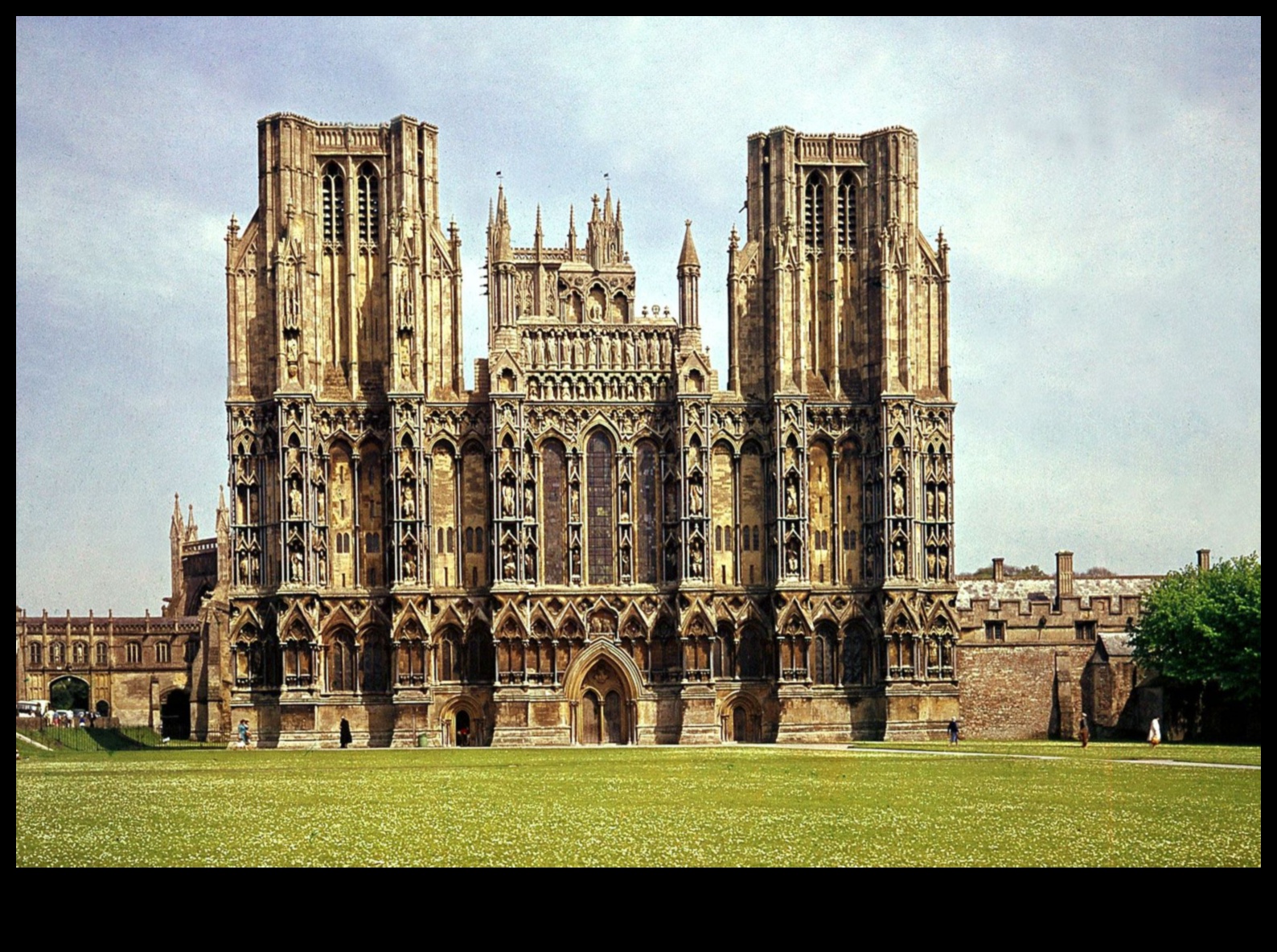 Γοτθική Χρυσή Εποχή: Άνθηση Καλλιτεχνικών Περιόδων στη Μεσαιωνική Ευρώπη